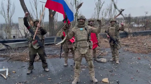 Бойцы Южной группировки войск, освободившие Максимильяновку в ДНР, рассказали о боях за село