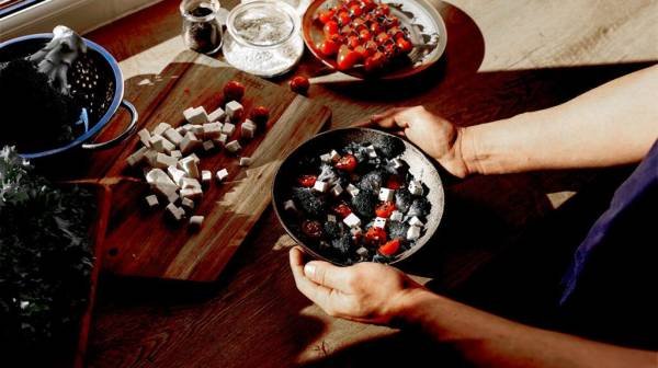 Weight loss: How do low-fat vegan and Mediterranean diets compare?