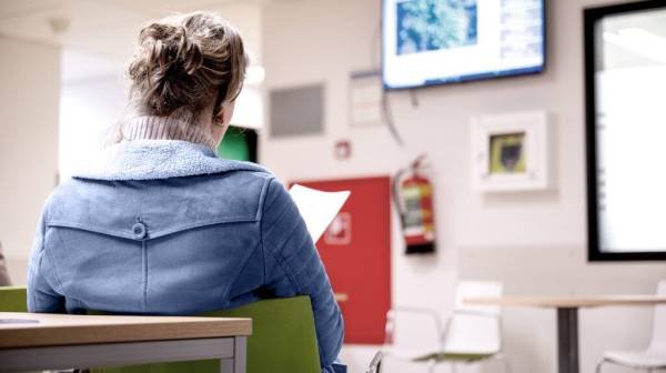 Multiple sclerosis: Are the signs there 15 years before onset?
