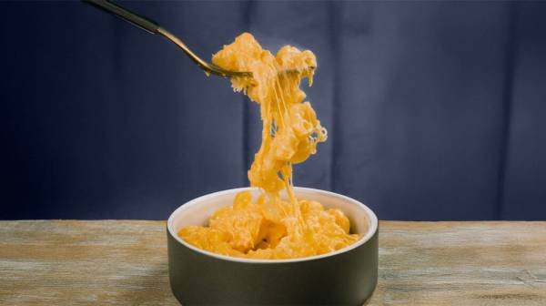 Dementia: How might cheese consumption affect risk?